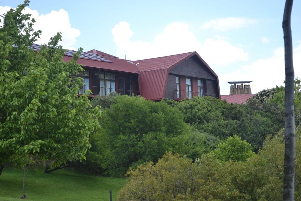 Golden Gate Hotel And Chalets Clarens Eksteriør billede