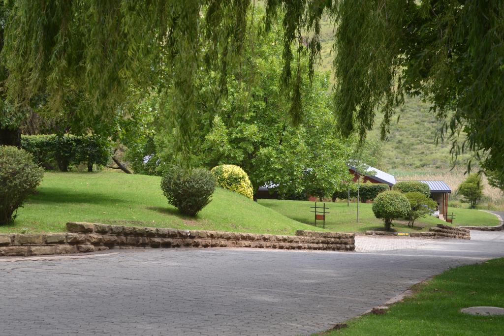 Golden Gate Hotel And Chalets Clarens Eksteriør billede